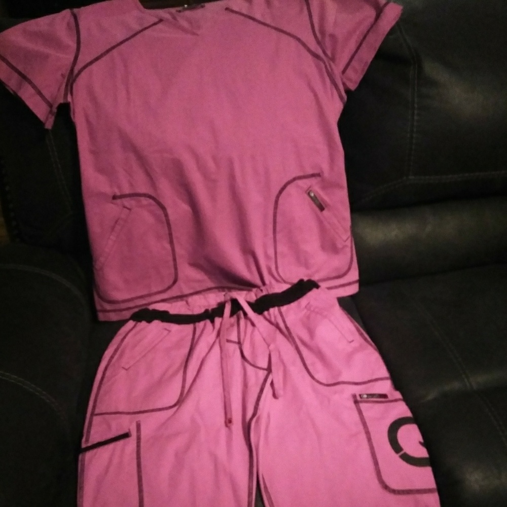 Ecko scrub top and bottoms
